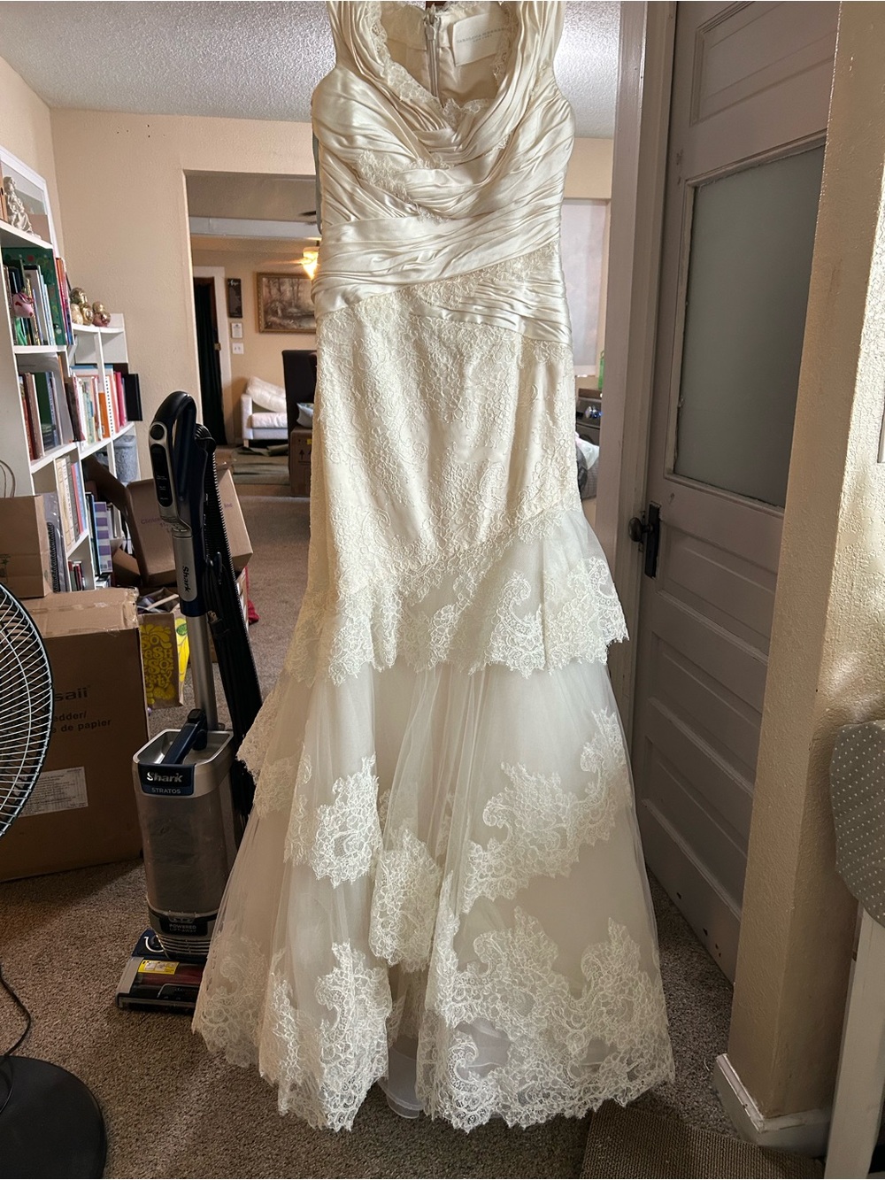 Carolina Herrera Cream Lace Bridal Gown